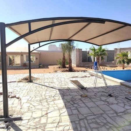 ما أفضل نوع مظلات سيارات بالمدينة المنورة؟ دليل اختيار المظلة المناسبة